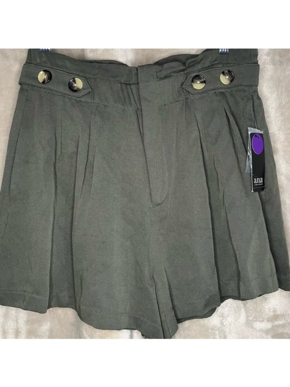 a.n.a A New Approach High Waisted Green Pleated Shorts Front Pocket Size 12